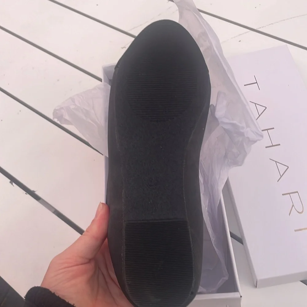 NWT TAHARI GENEVA FLATS! Women’s 6.5